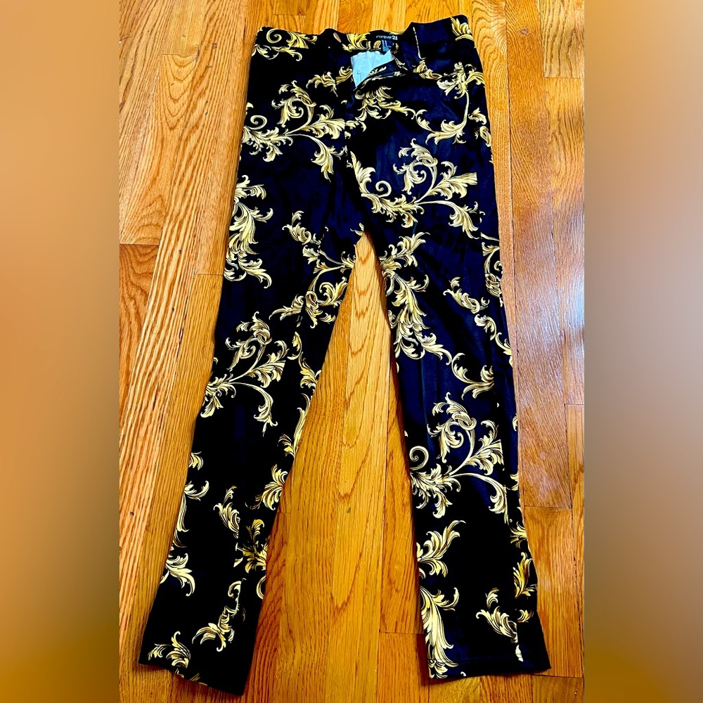 Pants with design